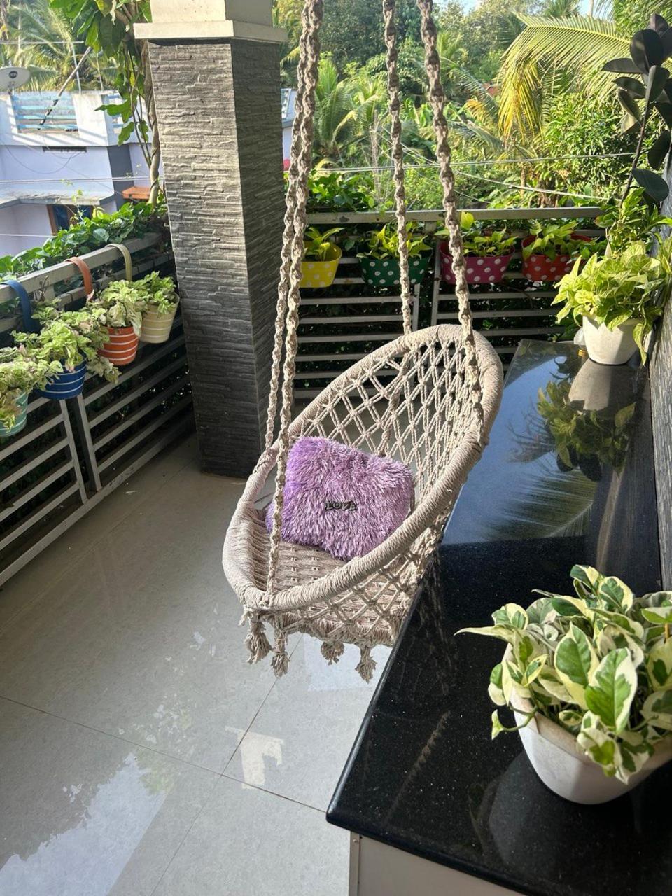 Chaithritha Ladies Homestay Thiruvananthapuram Exterior foto