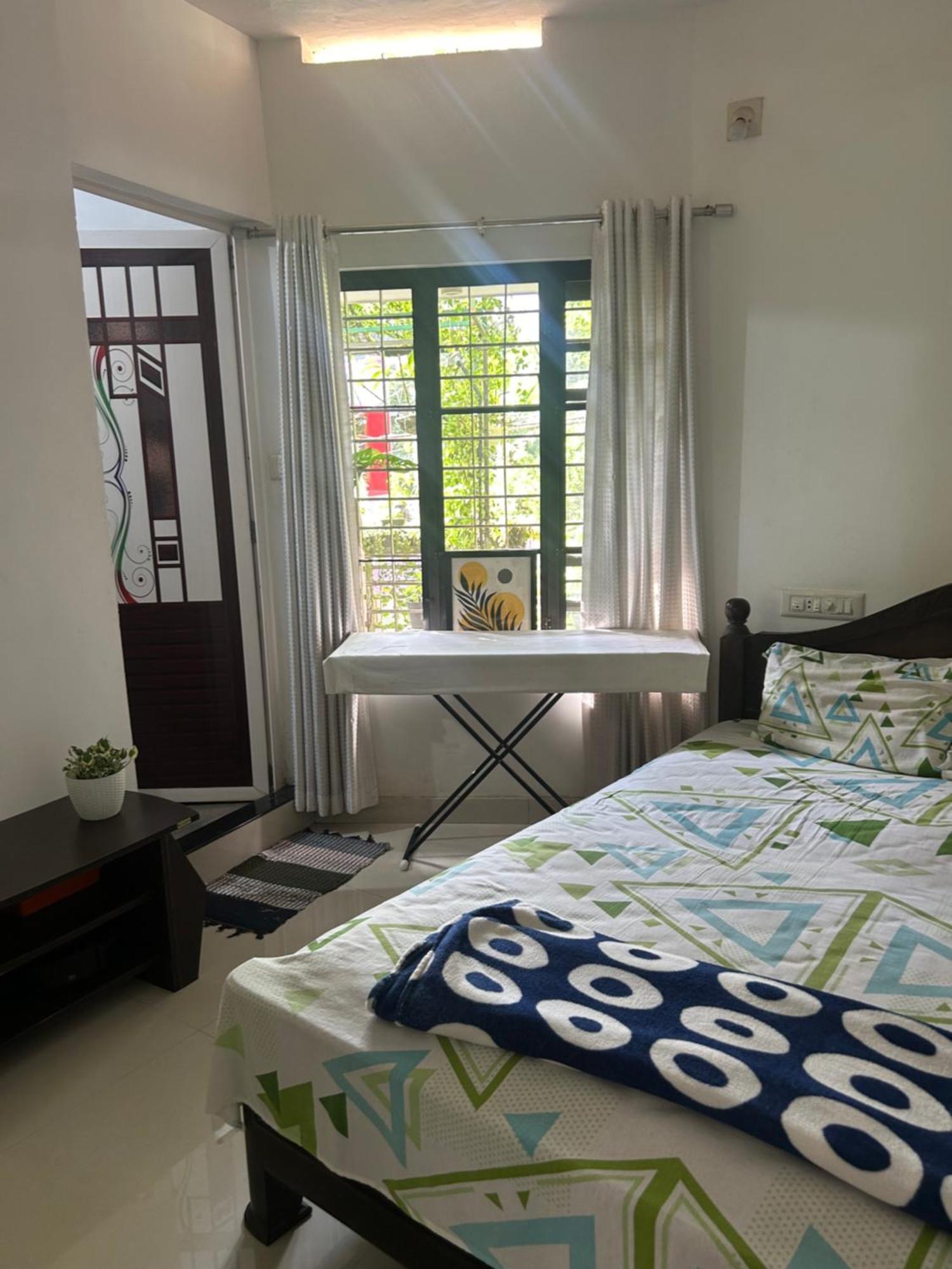 Chaithritha Ladies Homestay Thiruvananthapuram Exterior foto