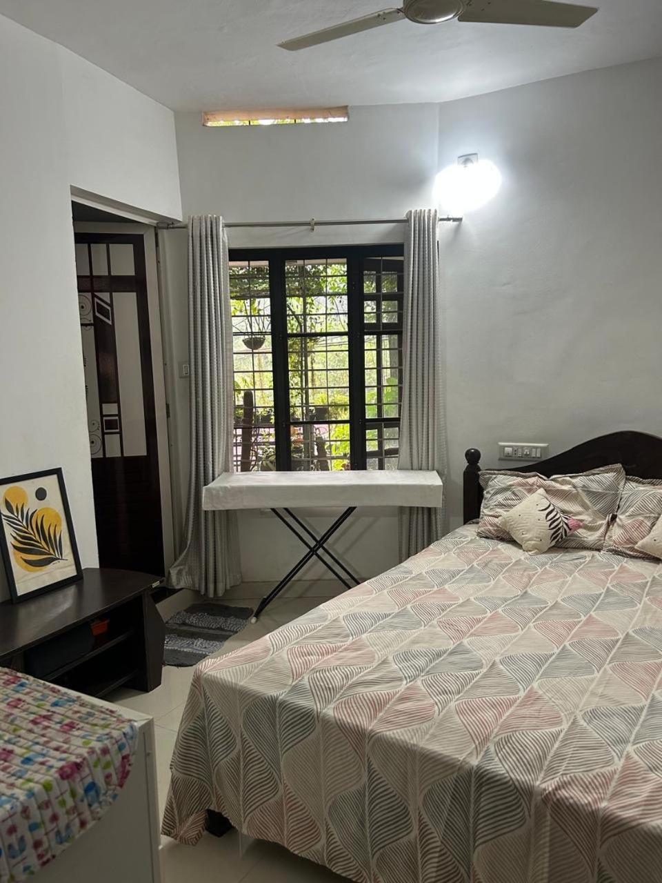 Chaithritha Ladies Homestay Thiruvananthapuram Exterior foto