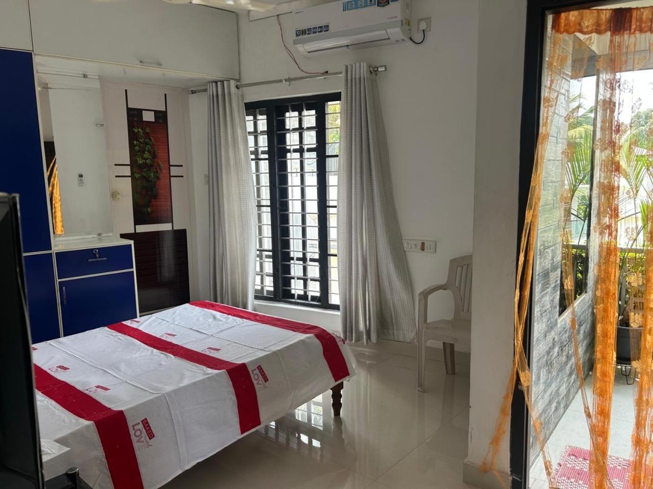 Chaithritha Ladies Homestay Thiruvananthapuram Exterior foto