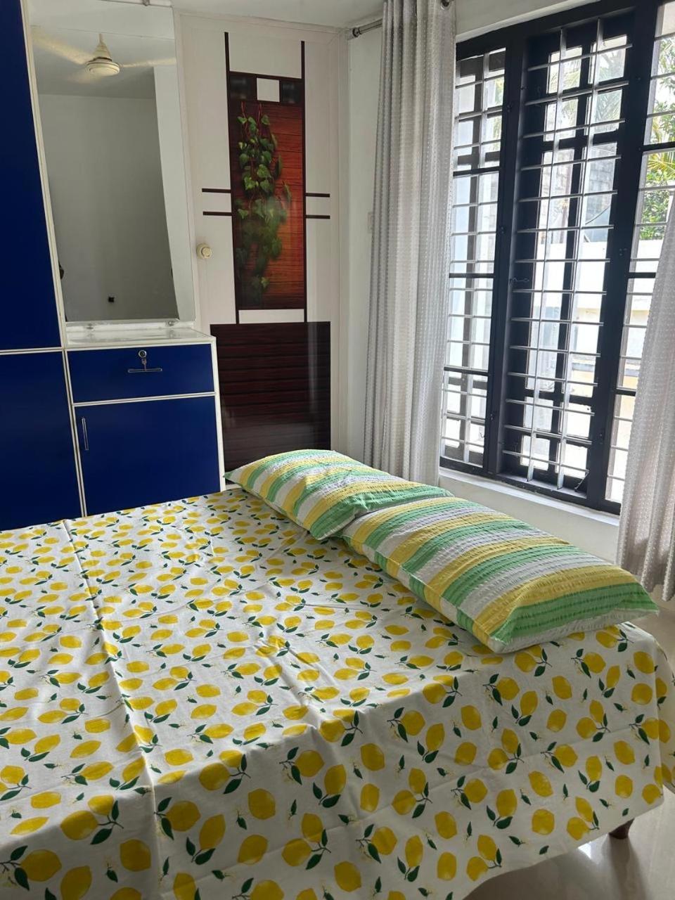 Chaithritha Ladies Homestay Thiruvananthapuram Exterior foto